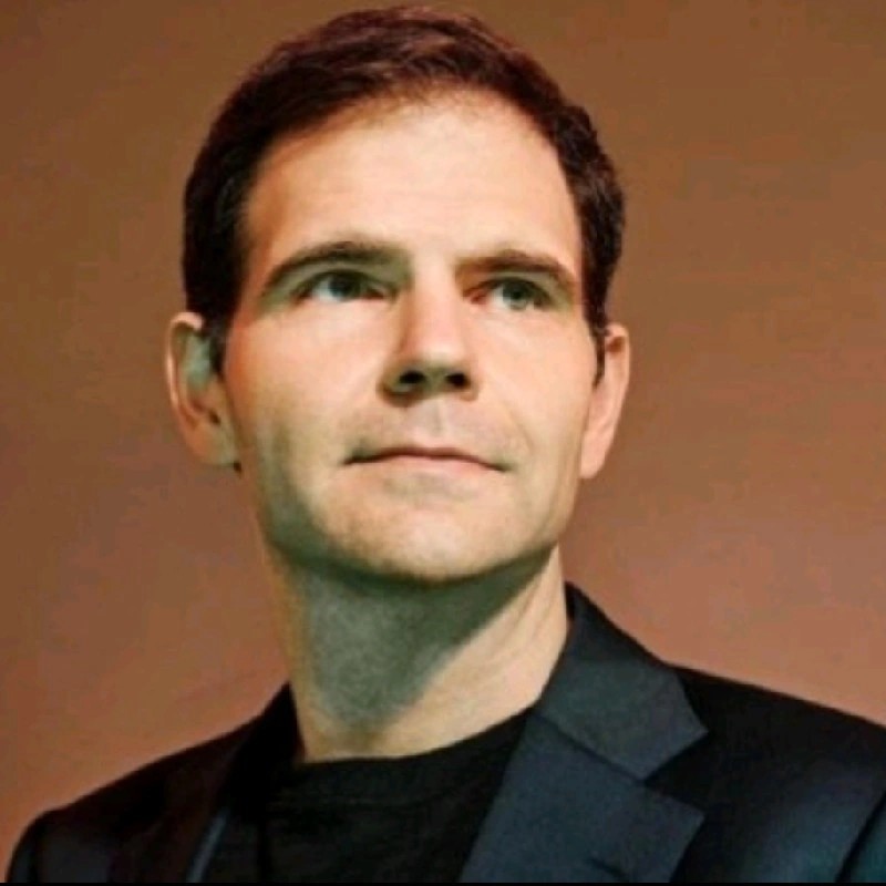 <p>Jonathan Ross </p>
